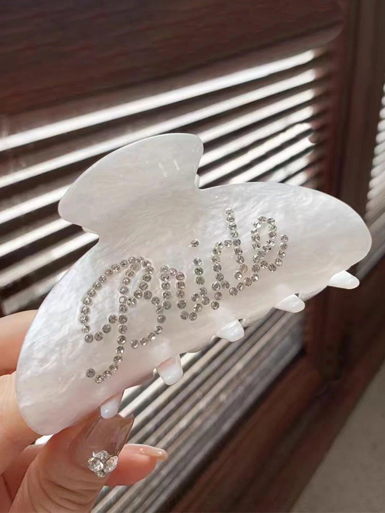 1 Pcs Bride Hair Claw Clip,White Acrylic Hair Clip,Rhinestone Bride